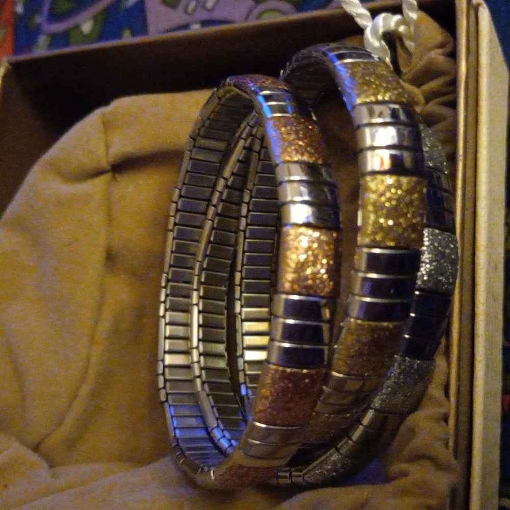 Bracelets - Picture 4 of 4